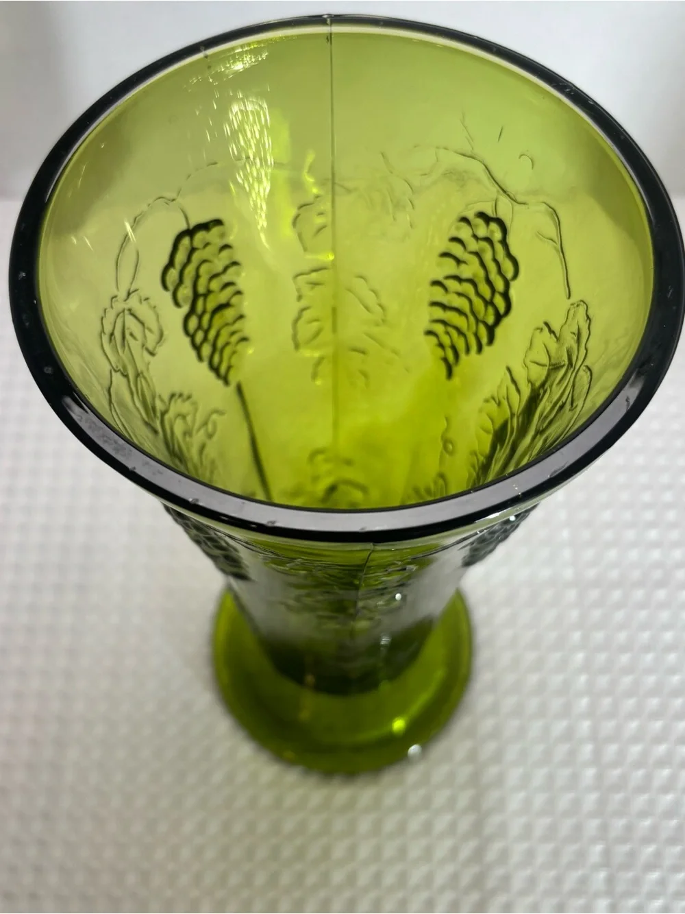 VTG Indiana Glass Avocado Green Harvest Grape Footed Pedestal Vase